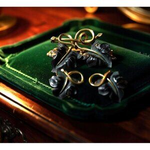 Vtg Leaf Lapel Pin & Clip-On Earrings Set Unmarked Leaf Motif Elegant Design